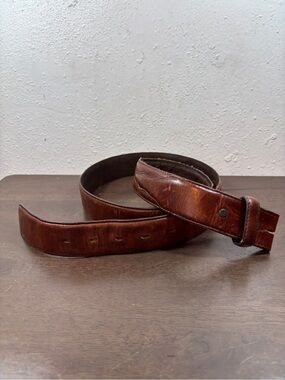 Men's Brown Leather Belt — Timeless Casual Accessory
